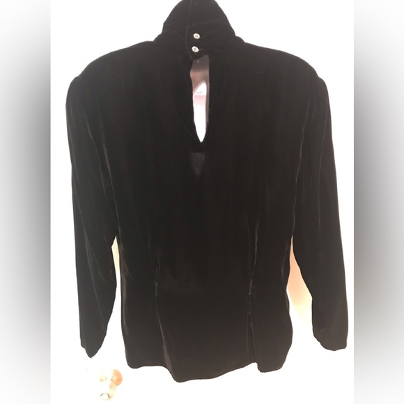 HENRY GRETHEL VINTAGE BLACK VELVET TURTLENECK TOP. - Picture 2 of 4